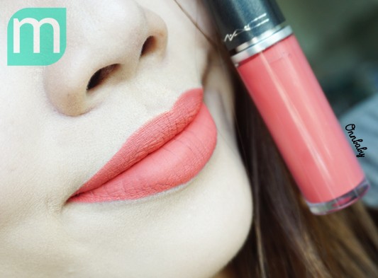 son-Mac-retro-matte-liquid-lipcolour-rich-and-restless-swatch-review-4